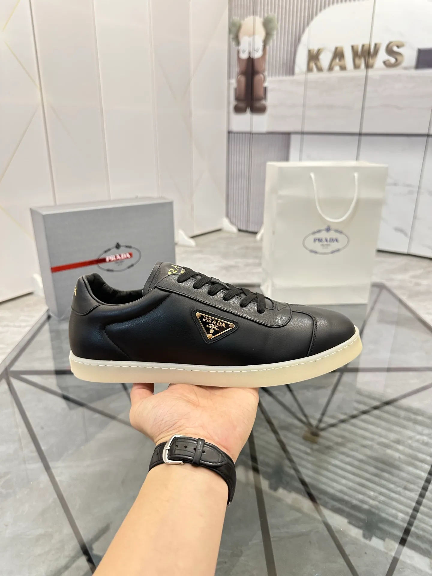 Men's shoes for sale 💰: 💰P540¥ High-end top quality Product trademark: Prada *"Prada*" low-top casual shoes Regular size: 38-45 (can be customized to 46) Product materials: imported first-layer cowhide for the upper, water-dyed cowhide lining, cowhide feet, original outsole. No.: 001